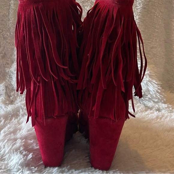 NWOT. Super fun and comfortable suede boots with fringe. SIZE 7-7.5. - Picture 4 of 6